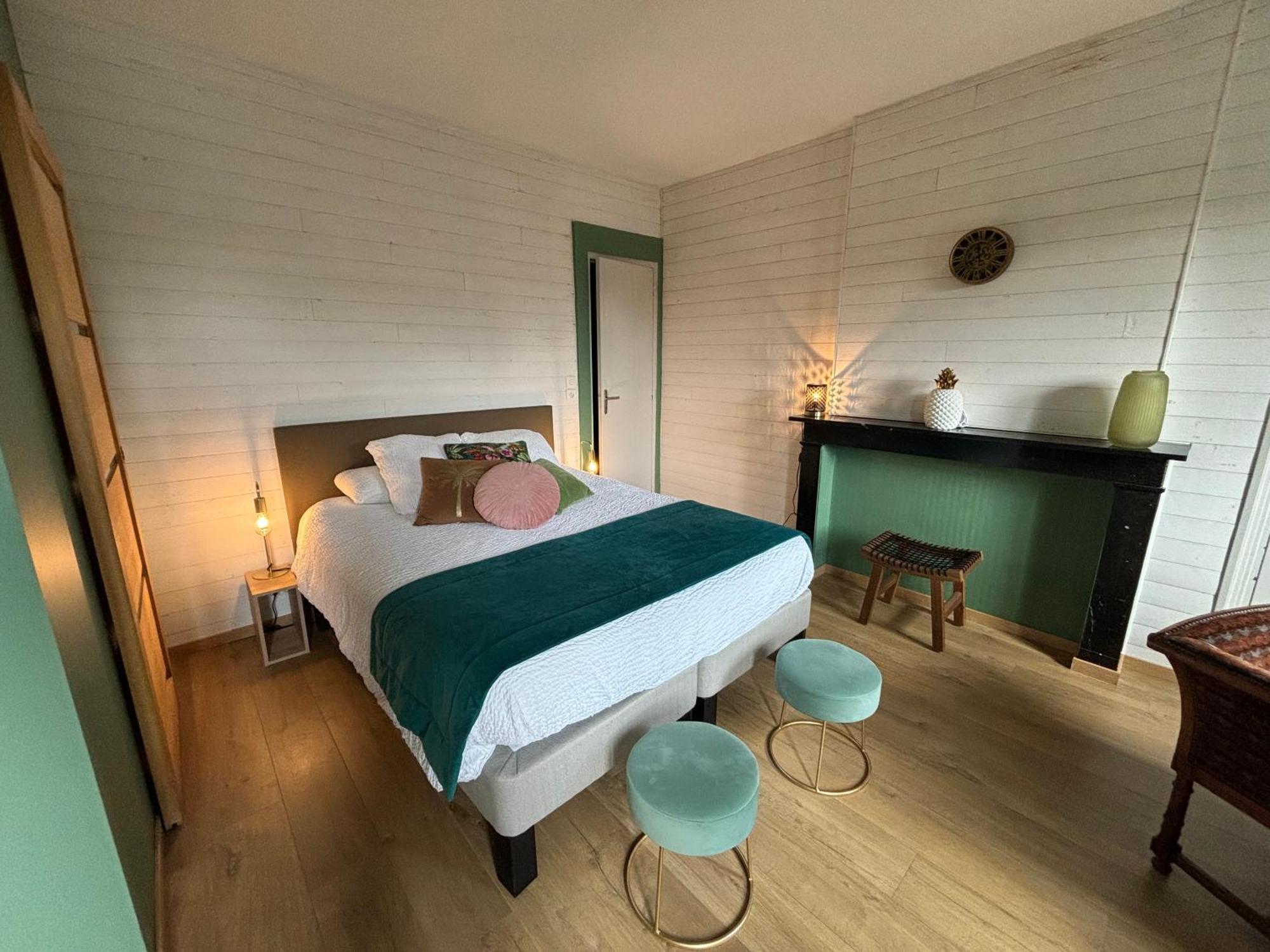 Logis Hotel-Restaurant - Le Moulin D'Artres ภายนอก รูปภาพ
